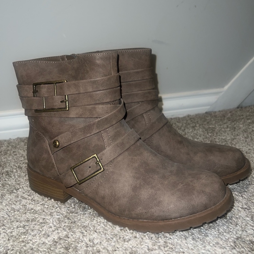 GByGuess Boots